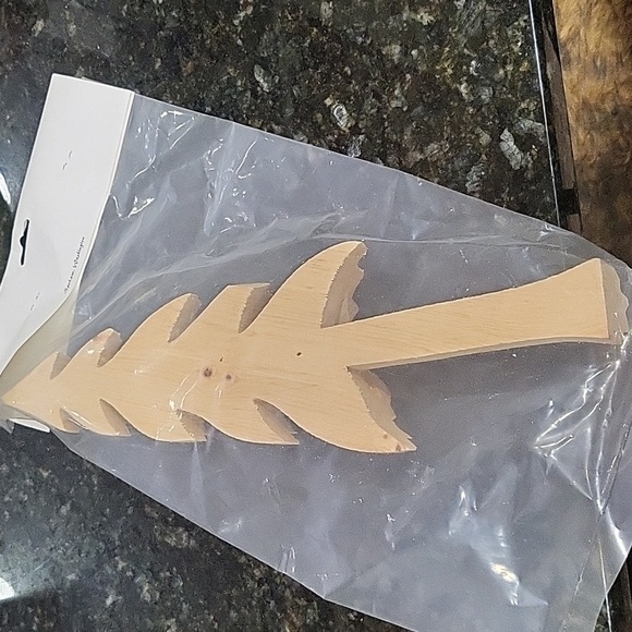 NIB Evergreen Tree, Carved Wood 13.5" High 4.5 Wide - Picture 5 of 5